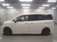 Nissan ELGRAND лот № 30410 оценка 4  с аукциона в Японии 3