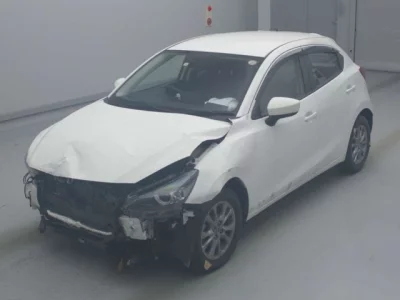 Mazda MAZDA2  с аукциона в Японии