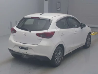 Mazda MAZDA2  с аукциона в Японии