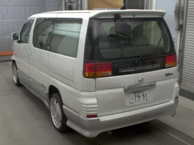 Nissan ELGRAND  с аукциона в Японии