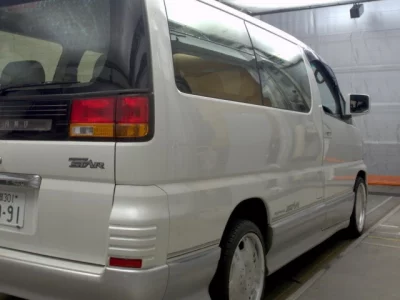 Nissan ELGRAND  с аукциона в Японии