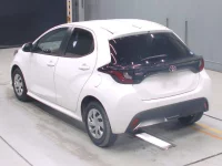 Toyota YARIS лот № 30344 оценка 4  с аукциона в Японии 5