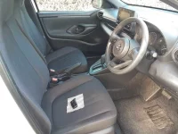 Toyota YARIS лот № 30344 оценка 4  с аукциона в Японии 7