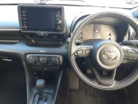 Toyota YARIS лот № 30344 оценка 4  с аукциона в Японии 8