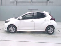 Toyota YARIS лот № 30344 оценка 4  с аукциона в Японии 3