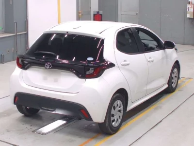 Toyota YARIS  с аукциона в Японии