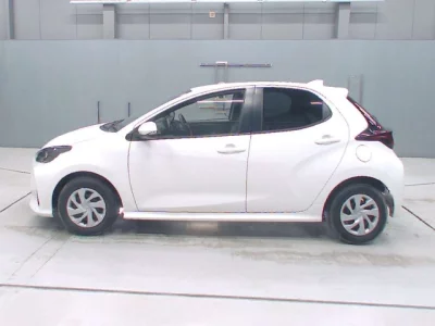 Toyota YARIS  с аукциона в Японии