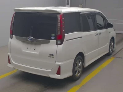 Toyota NOAH  с аукциона в Японии