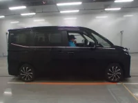 Toyota VOXY лот № 30422 оценка R  с аукциона в Японии 2