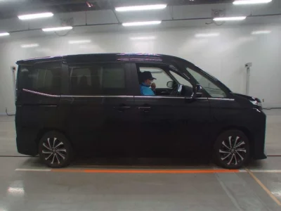 Toyota VOXY  с аукциона в Японии