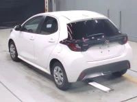 Toyota YARIS лот № 30345 оценка 4  с аукциона в Японии 5