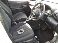 Toyota YARIS лот № 30345 оценка 4  с аукциона в Японии 7