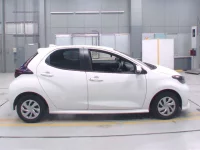 Toyota YARIS лот № 30345 оценка 4  с аукциона в Японии 2