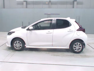 Toyota YARIS  с аукциона в Японии