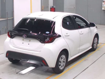 Toyota YARIS  с аукциона в Японии