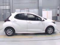 Toyota YARIS лот № 30348 оценка 4.5  с аукциона в Японии 2
