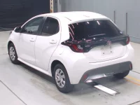 Toyota YARIS лот № 30348 оценка 4.5  с аукциона в Японии 5