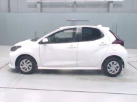 Toyota YARIS лот № 30348 оценка 4.5  с аукциона в Японии 3