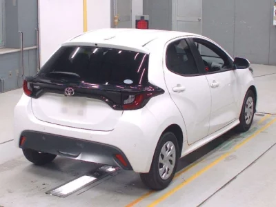 Toyota YARIS  с аукциона в Японии