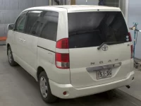 Toyota NOAH лот № 17093 оценка R  с аукциона в Японии 1