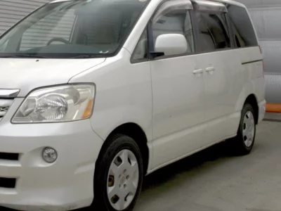 Toyota NOAH  с аукциона в Японии