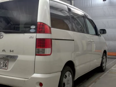 Toyota NOAH  с аукциона в Японии