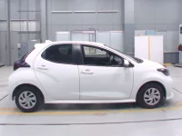 Toyota YARIS лот № 30349 оценка 4  с аукциона в Японии 2
