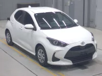 Toyota YARIS лот № 30349 оценка 4  с аукциона в Японии 4