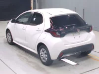 Toyota YARIS лот № 30349 оценка 4  с аукциона в Японии 5