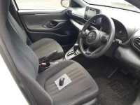 Toyota YARIS лот № 30349 оценка 4  с аукциона в Японии 7