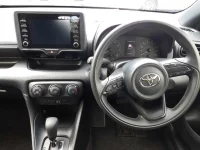 Toyota YARIS лот № 30349 оценка 4  с аукциона в Японии 8