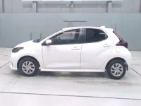 Toyota YARIS лот № 30349 оценка 4  с аукциона в Японии 3