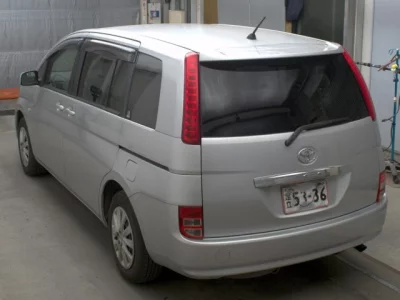 Toyota ISIS  с аукциона в Японии