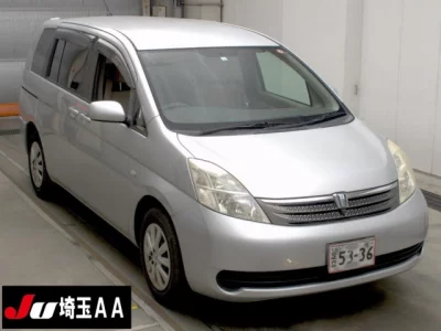 Toyota ISIS  с аукциона в Японии