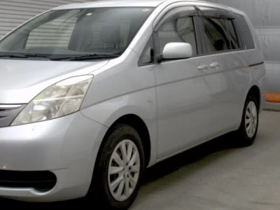 Toyota ISIS  с аукциона в Японии