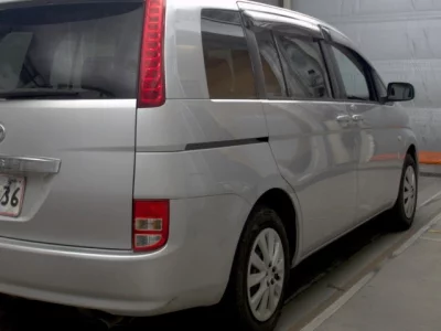 Toyota ISIS  с аукциона в Японии