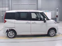 Toyota ROOMY лот № 30357 оценка 4  с аукциона в Японии 2