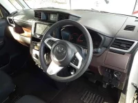 Toyota ROOMY лот № 30357 оценка 4  с аукциона в Японии 6