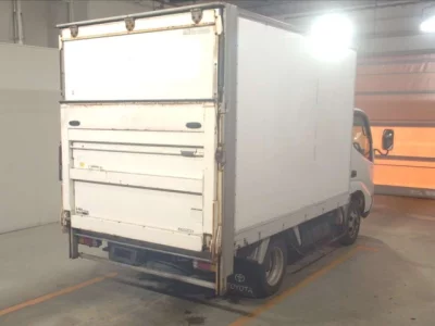 Toyota DYNA  с аукциона в Японии