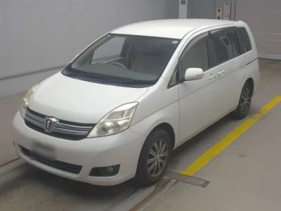 Toyota ISIS  с аукциона в Японии