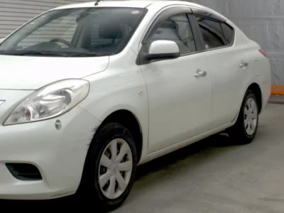 Nissan LATIO  с аукциона в Японии