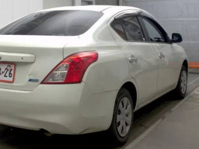 Nissan LATIO  с аукциона в Японии