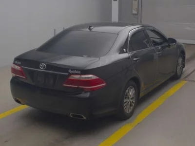Toyota CROWN  с аукциона в Японии