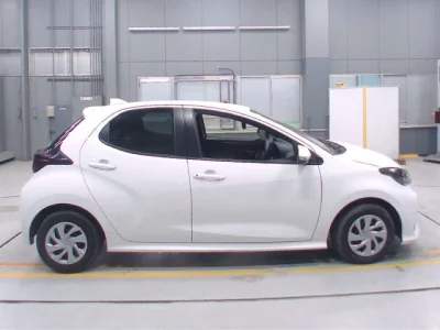 Toyota YARIS  с аукциона в Японии