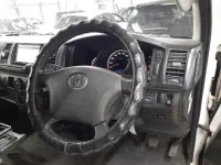 Toyota HIACE VAN лот № 30454 оценка R  с аукциона в Японии 6