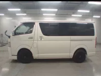 Toyota HIACE VAN лот № 30454 оценка R  с аукциона в Японии 3