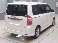 Toyota NOAH лот № 30376 оценка R  с аукциона в Японии 1