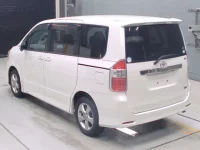 Toyota NOAH лот № 30376 оценка R  с аукциона в Японии 5