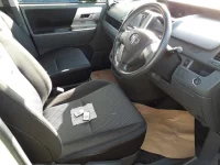 Toyota NOAH лот № 30376 оценка R  с аукциона в Японии 7