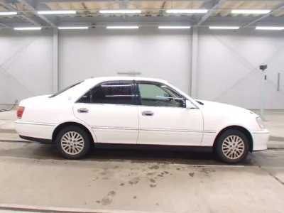 Toyota CROWN  с аукциона в Японии